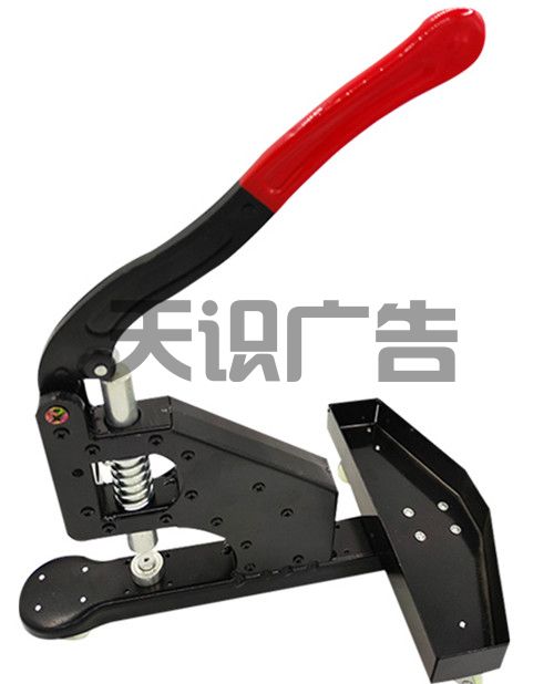 易拉宝画面上的孔是怎么打的 (图1)